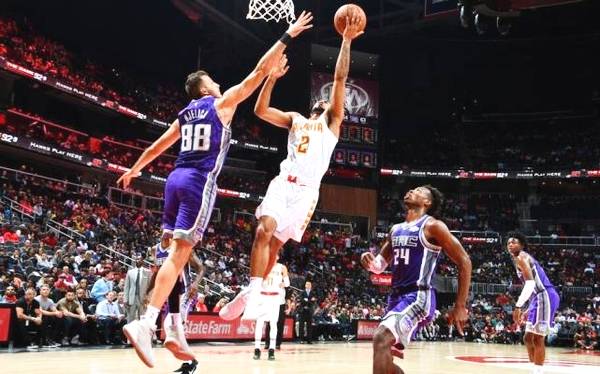  福克斯准三双助阵国王战胜湖人结束对手两连胜势头